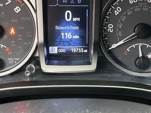 Used 2021 Toyota Tacoma TRD Sport w/ Technology Package image 13