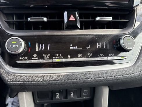 Used 2025 Toyota Corolla Cross XLE image 19