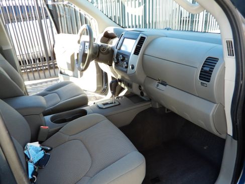 Used 2021 Nissan Frontier SV image 10