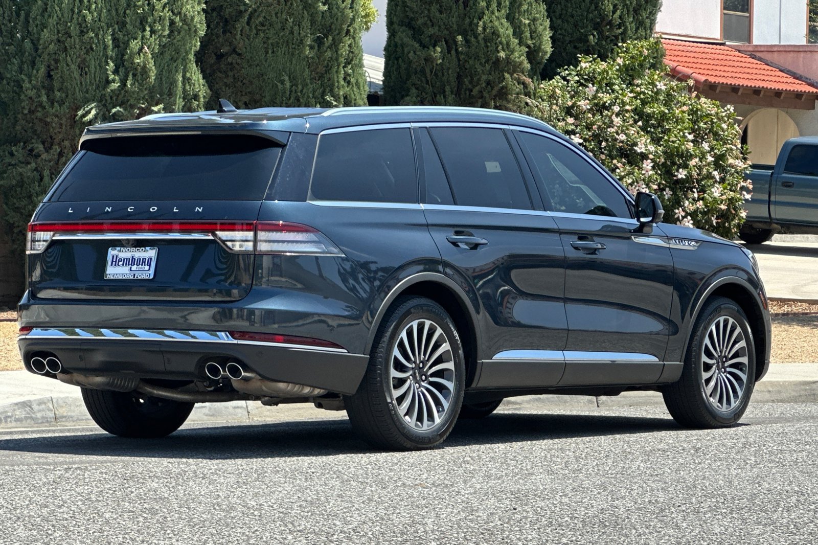 Used 2023 Lincoln Aviator Reserve w/ Equipment Group 201A RWD image 4
