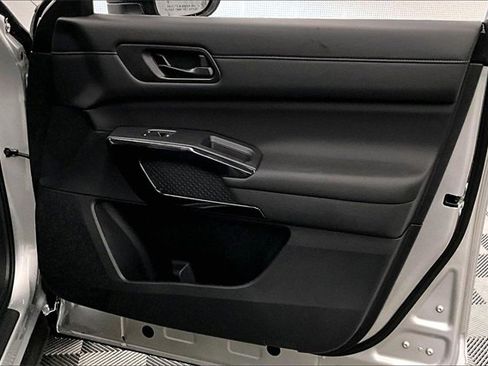 New 2025 Nissan Pathfinder S image 34