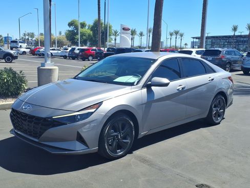 Used 2023 Hyundai Elantra Blue FWD image 8