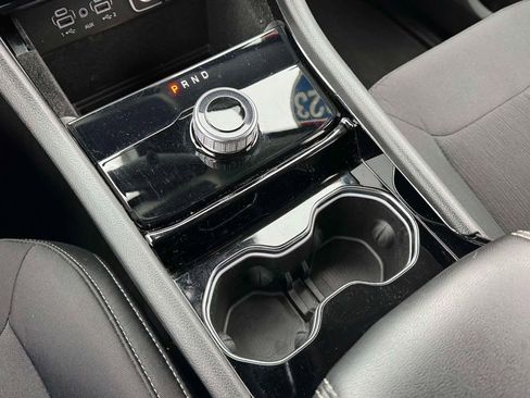 Used 2023 Jeep Grand Cherokee Laredo image 29