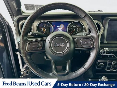 Certified 2022 Jeep Gladiator Willys image 13