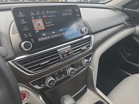 Used 2018 Honda Accord Touring image 19