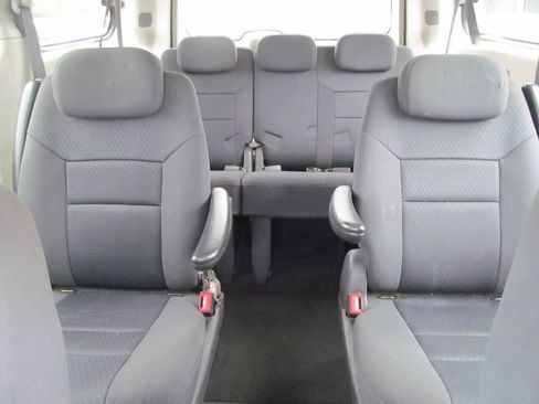 Used 2010 Dodge Grand Caravan SXT FWD image 12