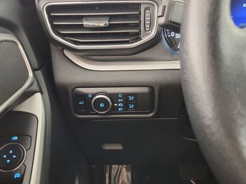 Used 2024 Ford Explorer XLT w/ Equipment Group 202A AWD/4WD image 25