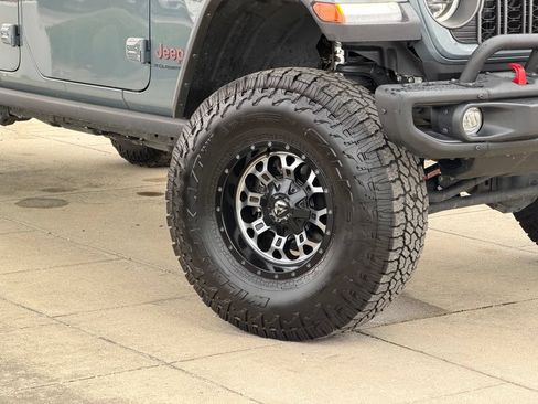 Used 2025 Jeep Gladiator Rubicon AWD/4WD image 10