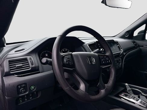 Certified 2025 Honda Ridgeline Black Edition image 9