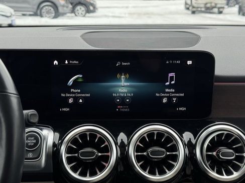 Used 2023 Mercedes-Benz GLB 250 4MATIC image 3