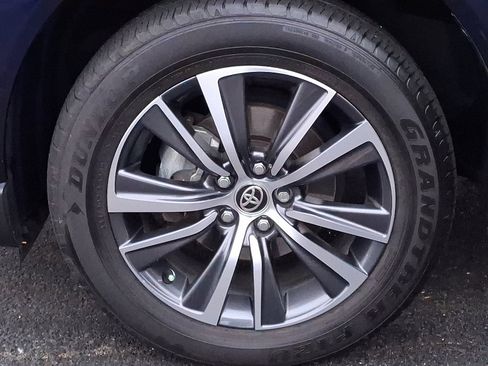 Used 2023 Toyota Venza LE image 28