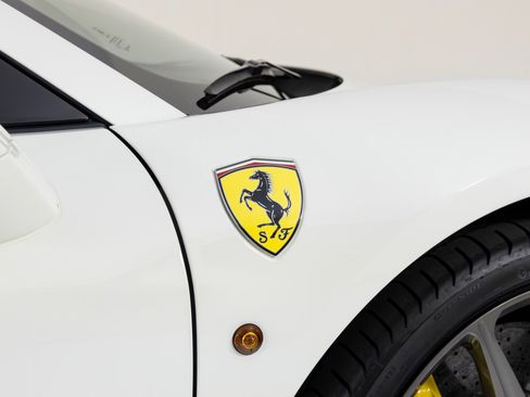 Used 2015 Ferrari 458 Spider image 54