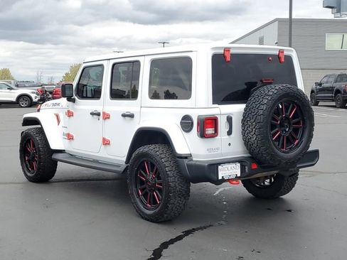 Used 2019 Jeep Wrangler Unlimited Sahara w/ Uconnect 4C Nav & Sound Group AWD/4WD image 4