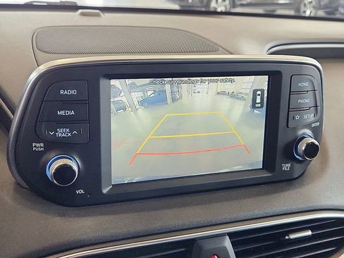 Used 2020 Hyundai Santa Fe SE image 4