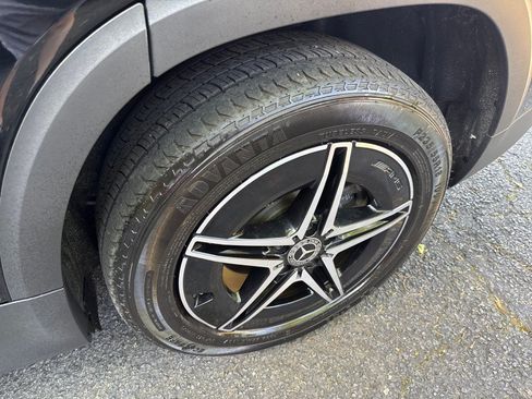 Used 2023 Mercedes-Benz EQB 300 4MATIC image 43