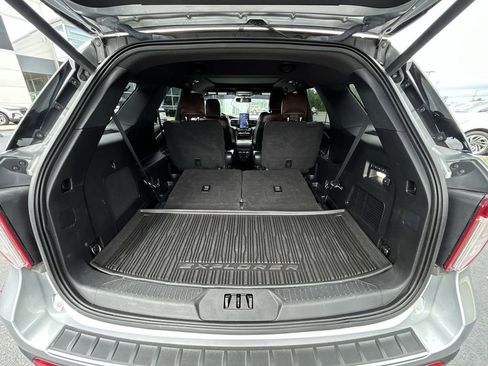 Used 2021 Ford Explorer Platinum w/ Equipment Group 601A AWD/4WD image 31