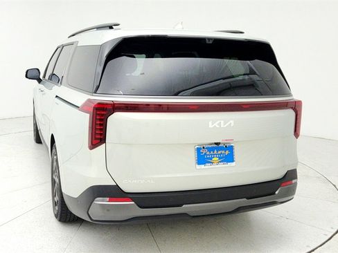 Used 2025 Kia Carnival SX Prestige image 5