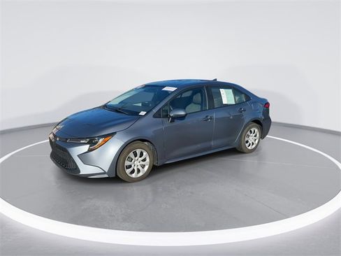 Used 2021 Toyota Corolla LE image 3