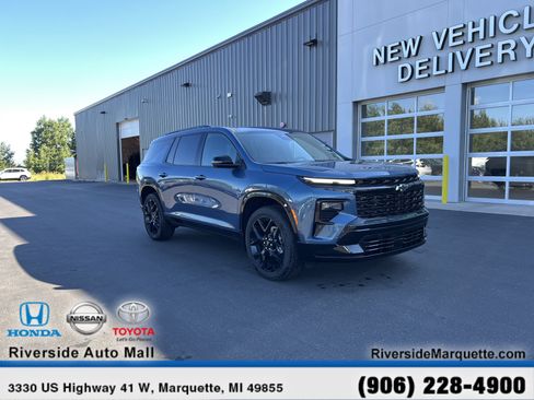 Used 2026 Chevrolet Traverse RS w/ LPO, Floor Liner Package AWD/4WD image 1