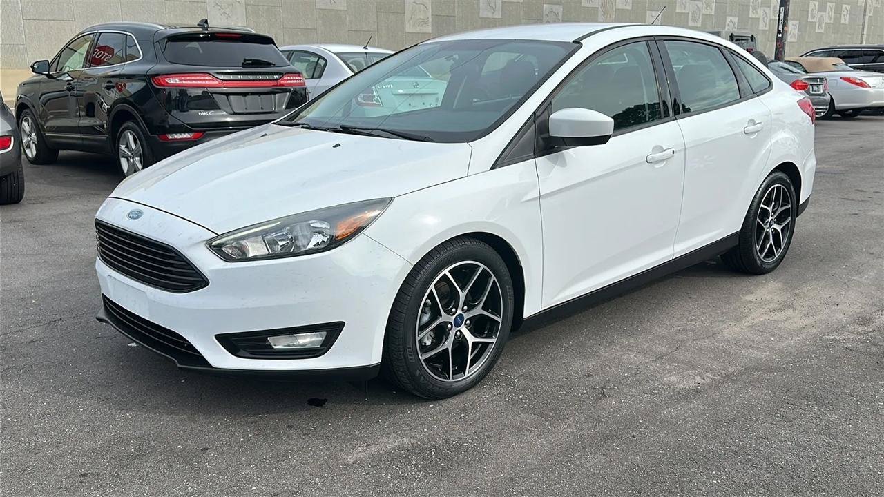 Used 2018 Ford Focus SE w/ SE Appearance Package FWD image 16