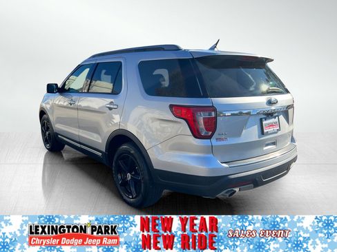 Used 2018 Ford Explorer XLT w/ Equipment Group 202A image 7