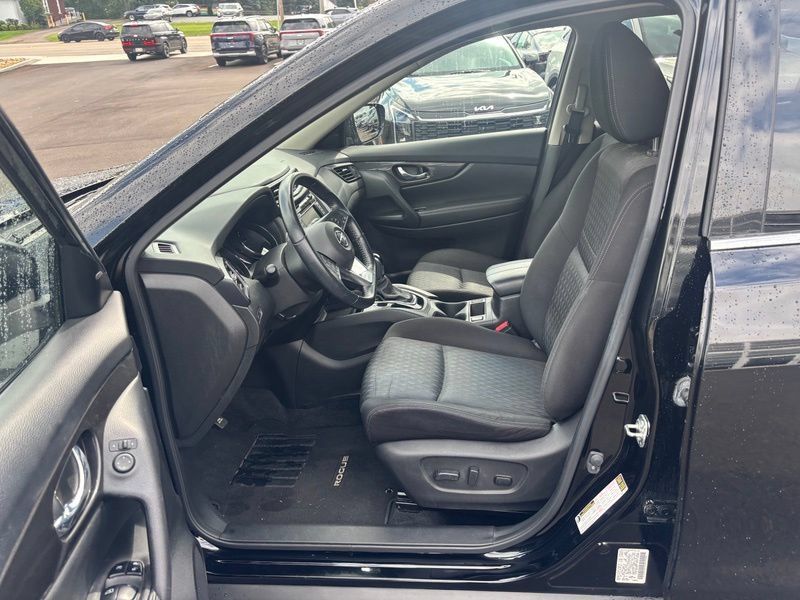 Used 2020 Nissan Rogue SV AWD/4WD image 9
