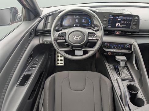 Certified 2025 Hyundai Elantra Sport FWD image 13