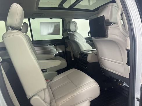 Used 2023 Jeep Wagoneer Series II w/ Convenience Group I image 5