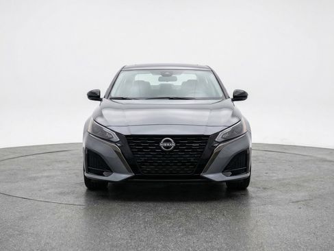 Used 2025 Nissan Altima 2.5 SV image 2