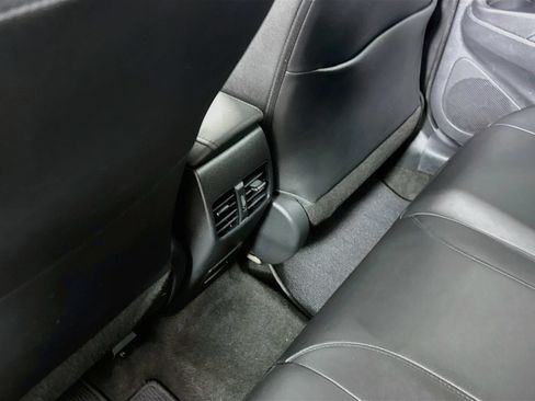 Used 2023 Toyota Corolla Cross AWD Hybrid w/ Convenience Package image 23