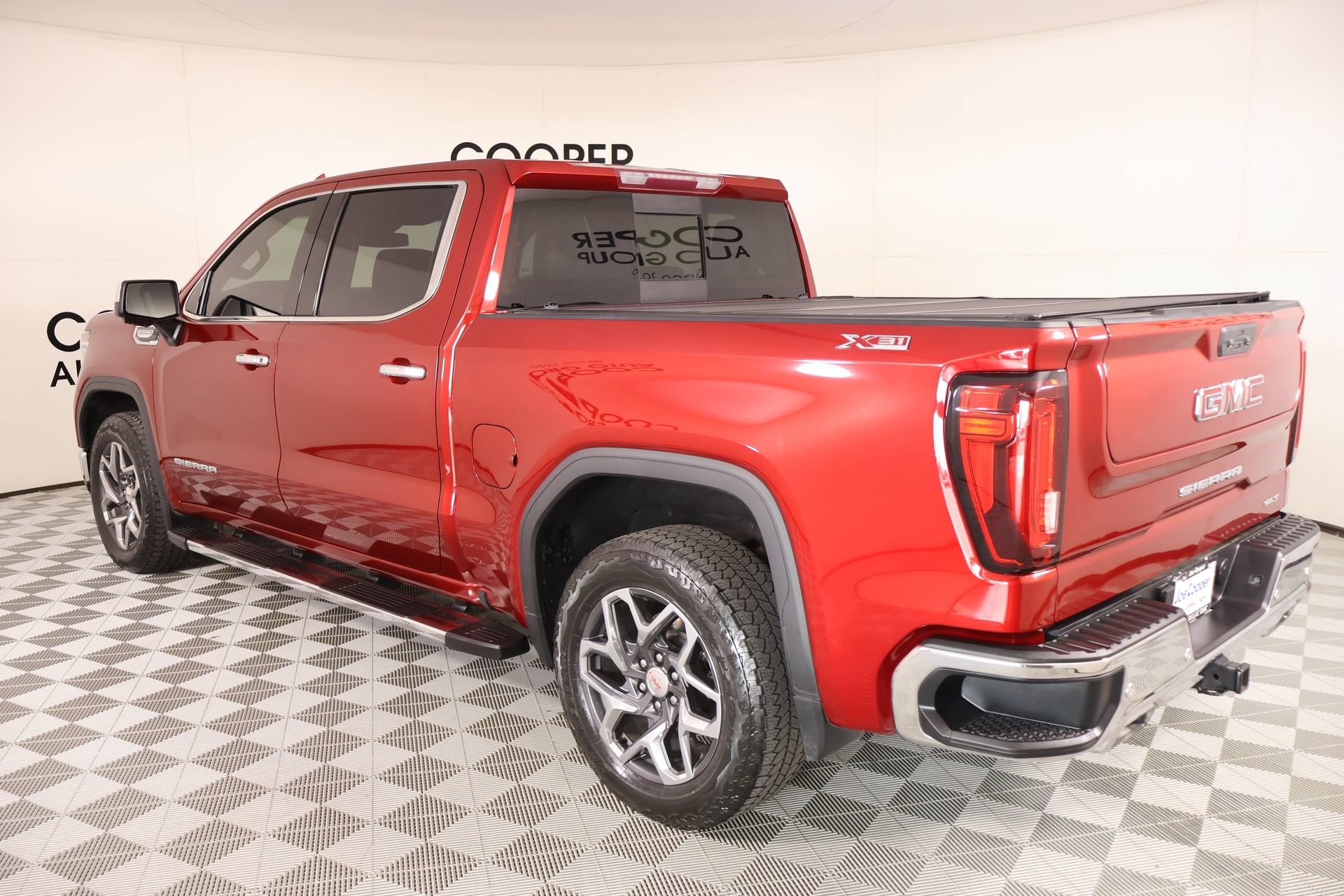 Used 2022 GMC Sierra 1500 SLT AWD/4WD image 23