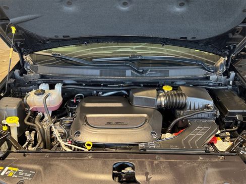 Used 2024 Chrysler Pacifica Touring-L image 27