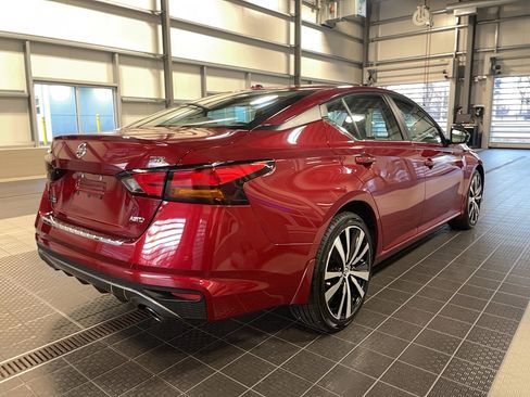 Used 2021 Nissan Altima 2.5 SR w/ SR Premium Package image 19