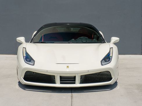 Used 2018 Ferrari 488 GTB RWD image 4
