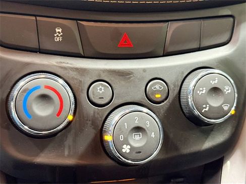 Used 2019 Chevrolet Trax LT w/ LT Convenience Package image 14