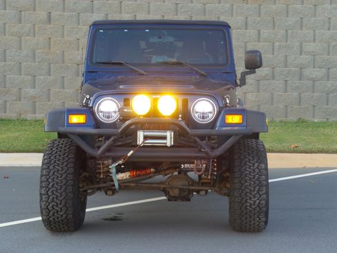 Used 2005 Jeep Wrangler Unlimited w/ Security Group image 29