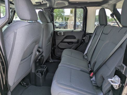 Used 2025 Jeep Wrangler Unlimited Sahara AWD/4WD image 13