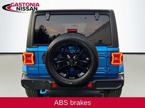 Used 2022 Jeep Wrangler Unlimited Sahara w/ Cold Weather Group image 7