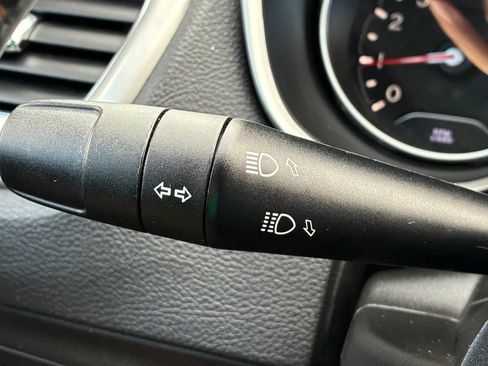 Used 2019 Jeep Compass Latitude w/ Cold Weather Group AWD/4WD image 32