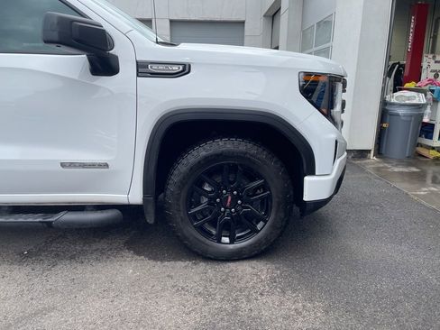 Used 2025 GMC Sierra 1500 Elevation image 9