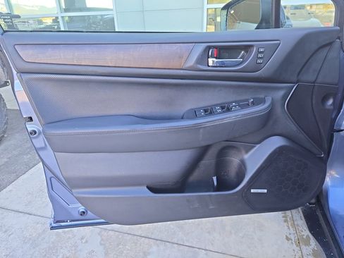 Used 2017 Subaru Outback 2.5i Limited image 12