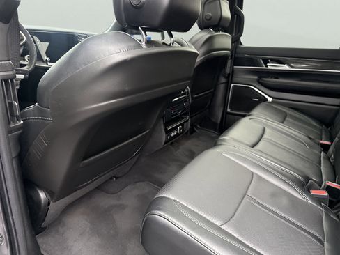 Used 2022 Jeep Wagoneer Series II w/ Premium Group I image 13