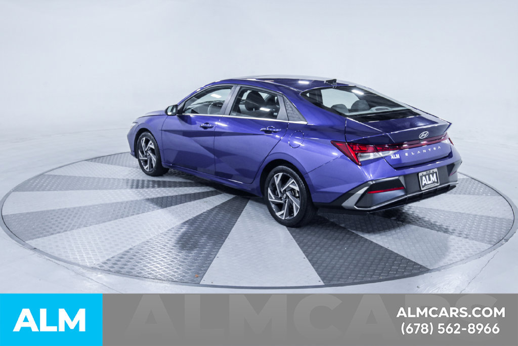 Used 2025 Hyundai Elantra SEL FWD image 5