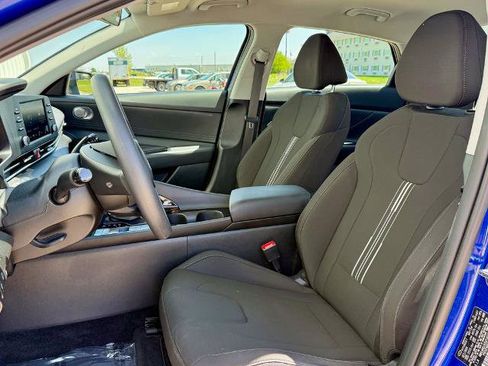 Used 2025 Hyundai Elantra Hybrid FWD image 11