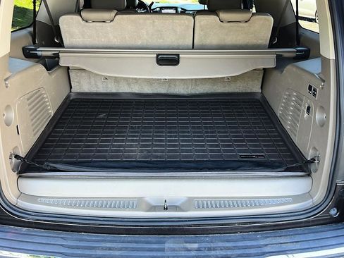 Used 2018 Chevrolet Suburban Premier AWD/4WD image 10