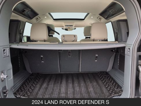 Used 2024 Land Rover Defender 110 S image 21