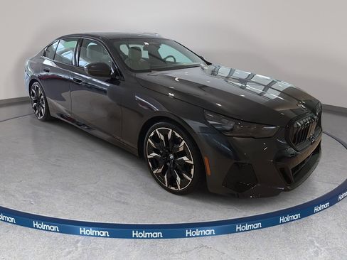Used 2026 BMW 530i xDrive w/ M Sport Package AWD/4WD image 4