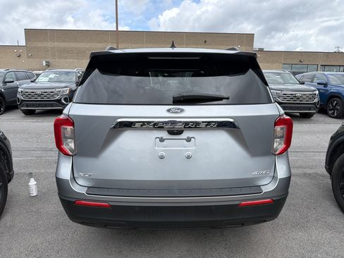 Used 2023 Ford Explorer XLT AWD/4WD image 6