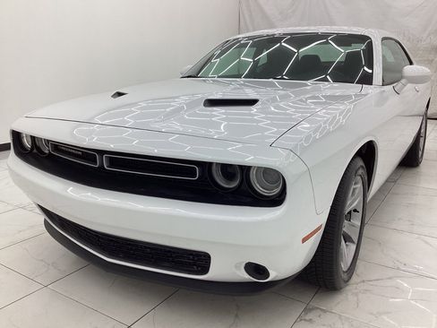 Used 2019 Dodge Challenger SXT RWD image 1