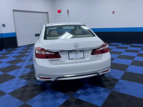 Used 2017 Honda Accord EX-L image 7